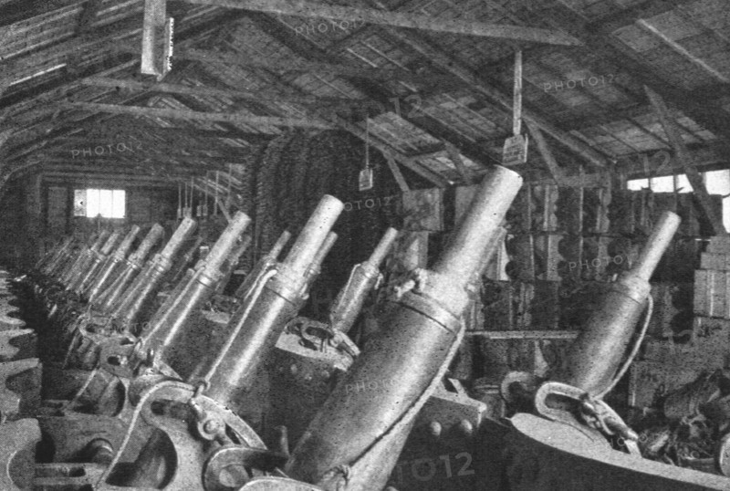 'Contrastes sur le front de la Somme; Magasin de canons de tranchee a proximite du front', 1916. Creator: Unknown.