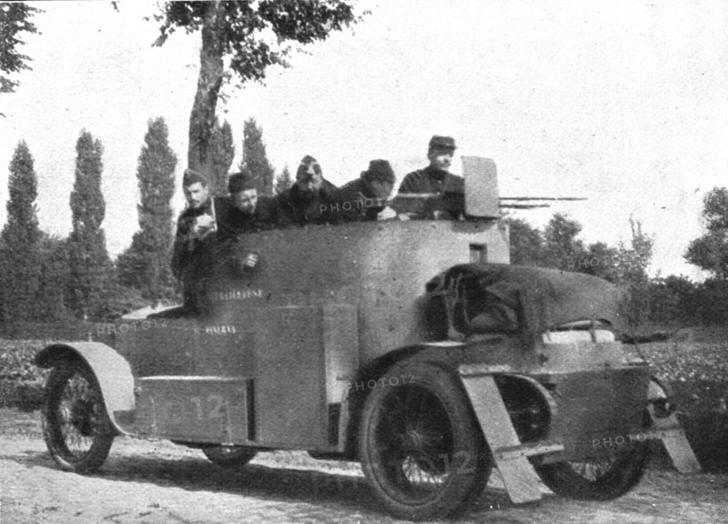 'Sans cesse en mouvement, les autos-mitrailleuses blindees harcelent les colonnes allemandes', 1914. Creator: Unknown.