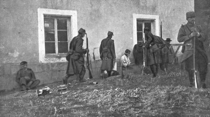'Dans les Vosges; Sous les dehors plus innocent, les espions pullulent devant nos troupes.', 1914. Creator: Unknown.