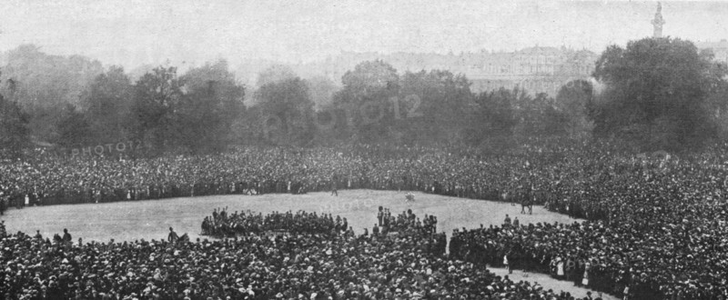'La musique de la garde republicaine a Londres. Notre meilleure musique militaire, sous la..., 1916. Creator: Unknown.