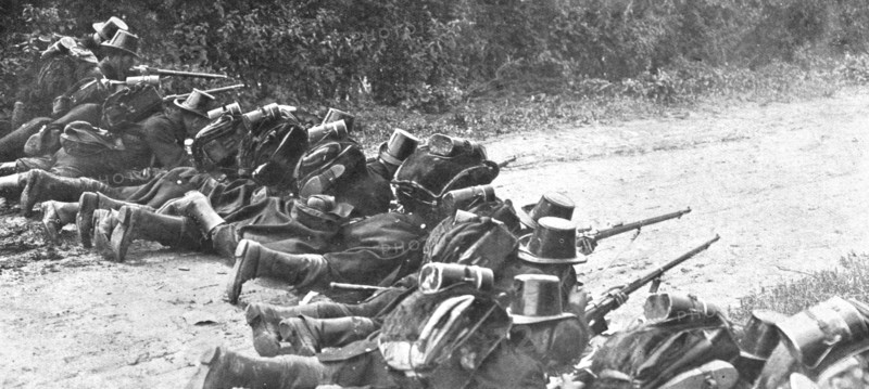 ''Premieres visions de Guerre; L'armee belge combat pied a pied', 1914. Creator: Unknown.