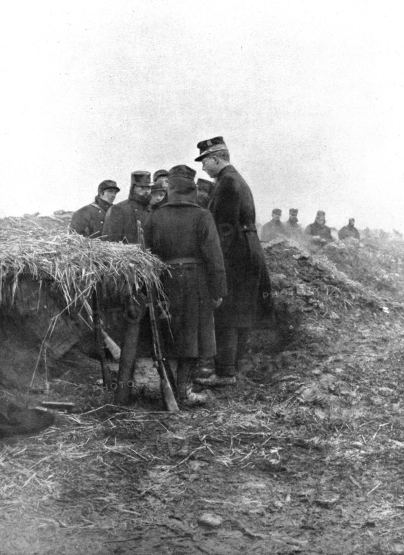''La Guerre de Tranchees; Le "Roi-camarade"; Albert 1er Dans les tranchees d'Avecapelle', 1915. Creator: Unknown.