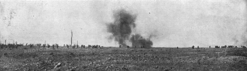 'La bataille de la Somme; Trois instantanes de l'attaque Britannique du 25 septembre..., 1916. Creator: Unknown.