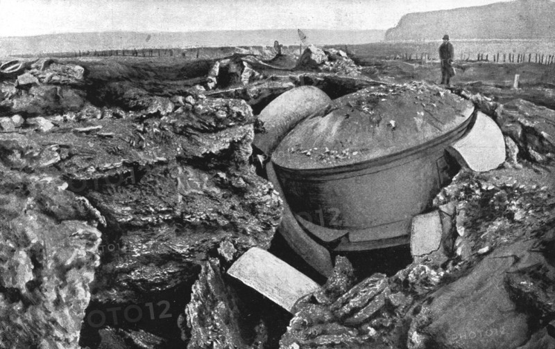''Le 420; la chute successive des forts de Liege, le 23 aout', 1914. Creator: Unknown.