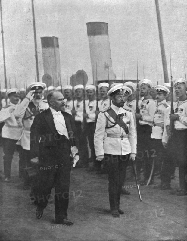 ''Le President de la Republique en Russie; La revue des Marins de la Garde a Peterhof', 1914. Creator: Unknown.