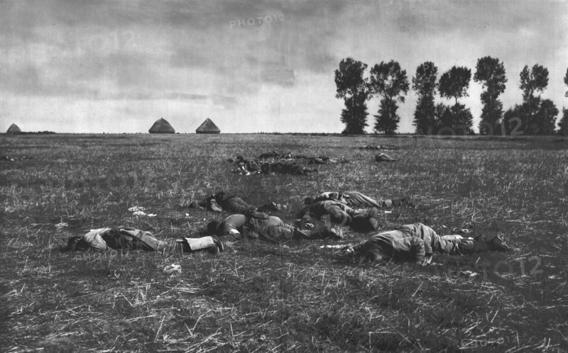 ''Le Reve Ecroule; Des cadavres Allemands dans la plaine', 1914. Creator: J Simont.