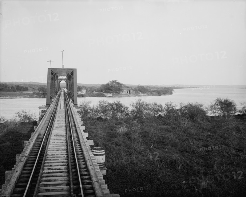 Tamesi Bridge, between 1880 and 1897. Creator: William H. Jackson.