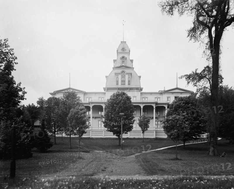Athenaeum Hotel, Chautauqua, between 1880 and 1897. Creator: William H. Jackson.