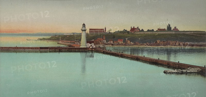 Light house and Fort Ontario, Oswego, ca 1900. Creator: Unknown.