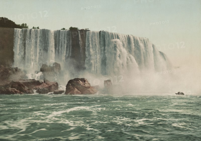 Horseshoe Fall, Niagara, ca 1900. Creator: Unknown.