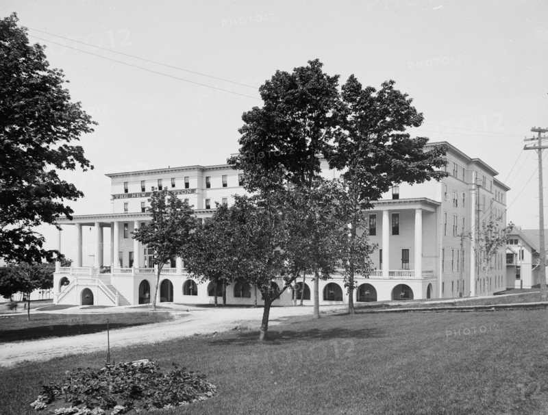 The New Arlington [hotel], Petoskey, between 1900 and 1906. Creator: Unknown.
