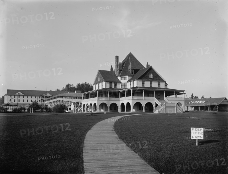 Ottawa Beach Hotel, Ottawa Beach, Mich., between 1900 and 1906. Creator: Unknown.