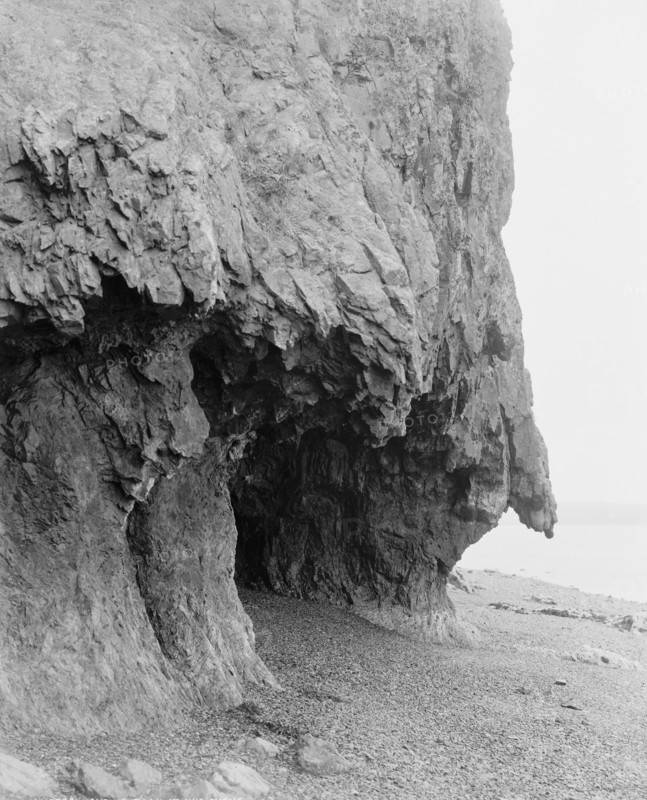 Hanging Rock at the Ovens, Mt. Desert Island, Me., c1901. Creator: Unknown.