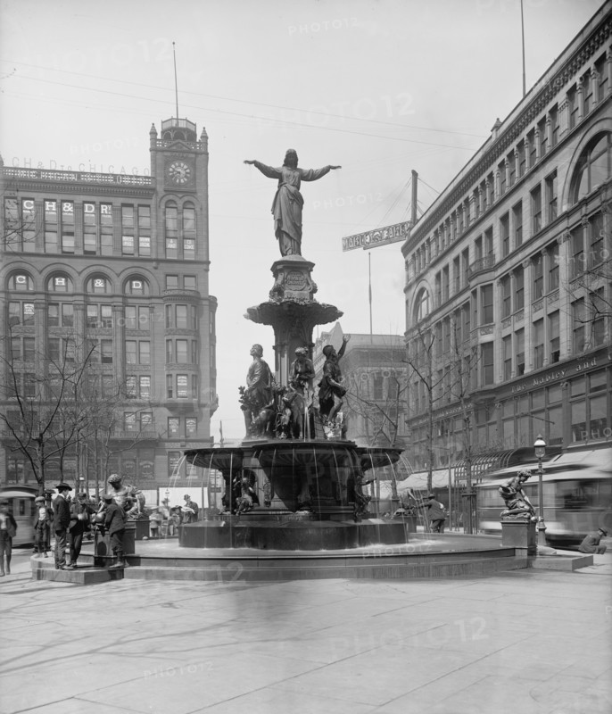 Tyler Davidson Fountain, Cincinnati, O[hio], c1904. Creator: Unknown.