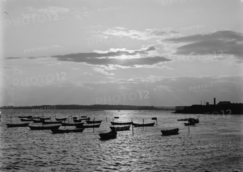 Sunset off Fort McHenry, Baltimore, Md., c1906. Creator: Unknown.