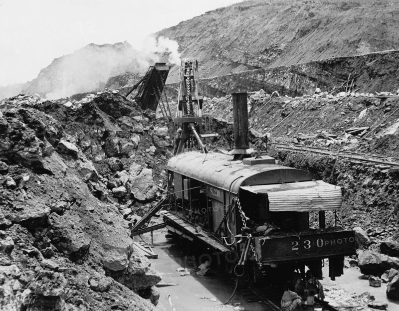 Steam shovels, Panama Canal, c.(between 1905 and 1914). Creator: Unknown.