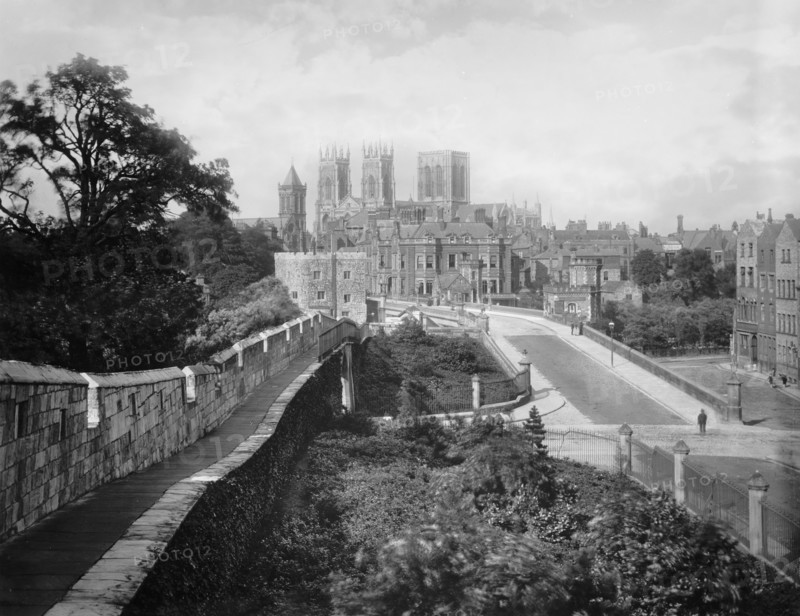 York Minster, c.(between 1900 and 1910). Creator: Unknown.