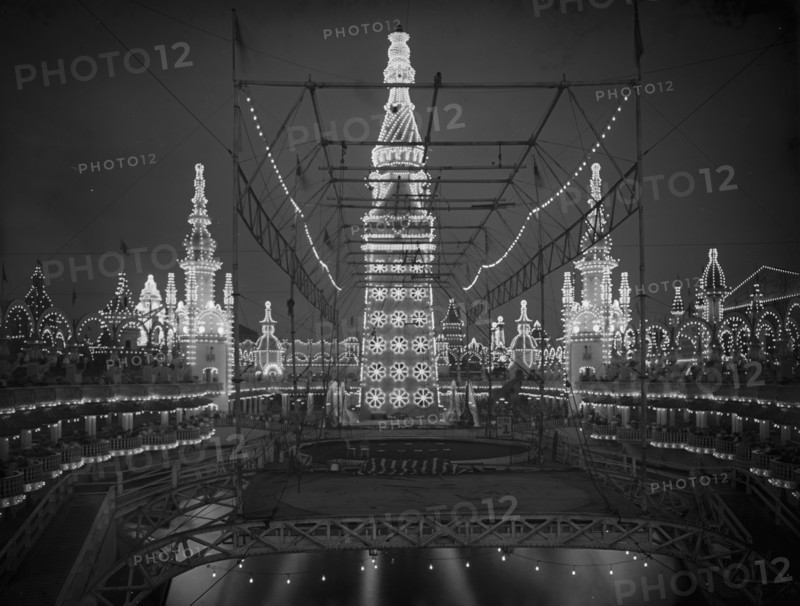 Night in Luna Park, Coney Island, N.Y., c1905. Creator: Unknown.