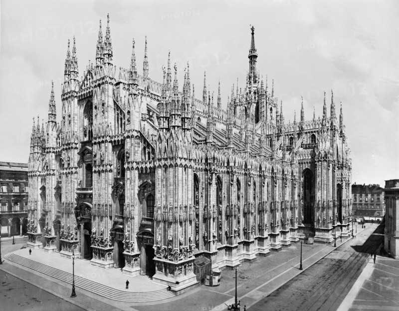 Cathedral, Milan, Italy, between 1900 and 1910. Creator: William H. Jackson.