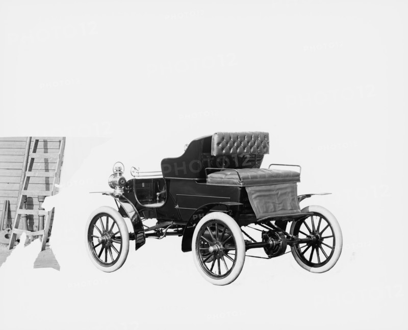 Northern Manufacturing Company automobile, rear-quarter view, between 1900 and 1910. Creator: William H. Jackson.