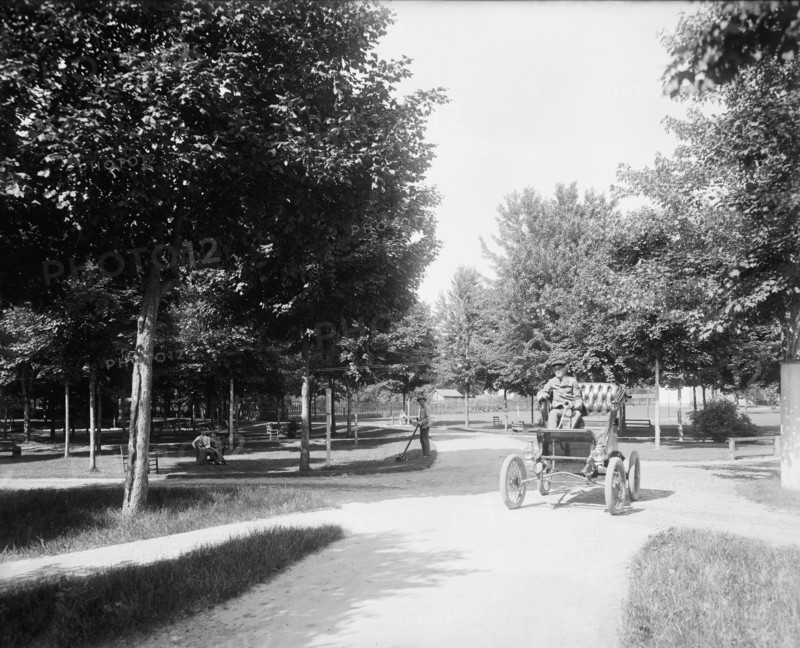 Entrance, Sanitarium Park, Alma, Mich., between 1895 and 1910. Creator: Unknown.