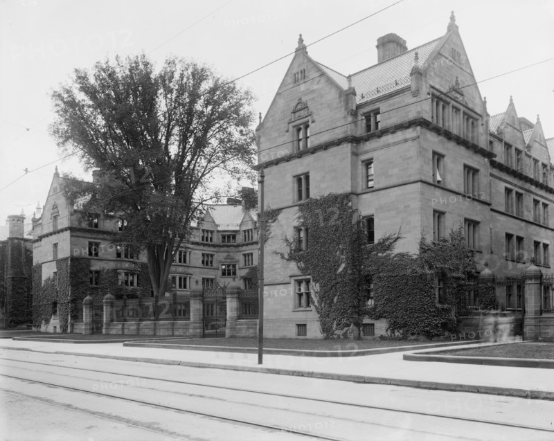 Vanderbilt Hall, Yale College, Conn., between 1895 and 1910. Creator: Unknown.