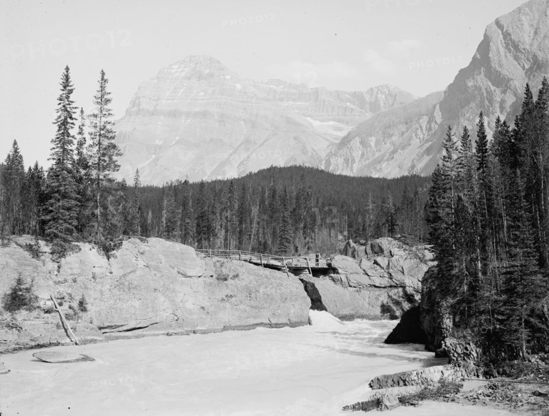 Natural Bridge, Canada, between 1900 and 1910. Creator: Unknown.