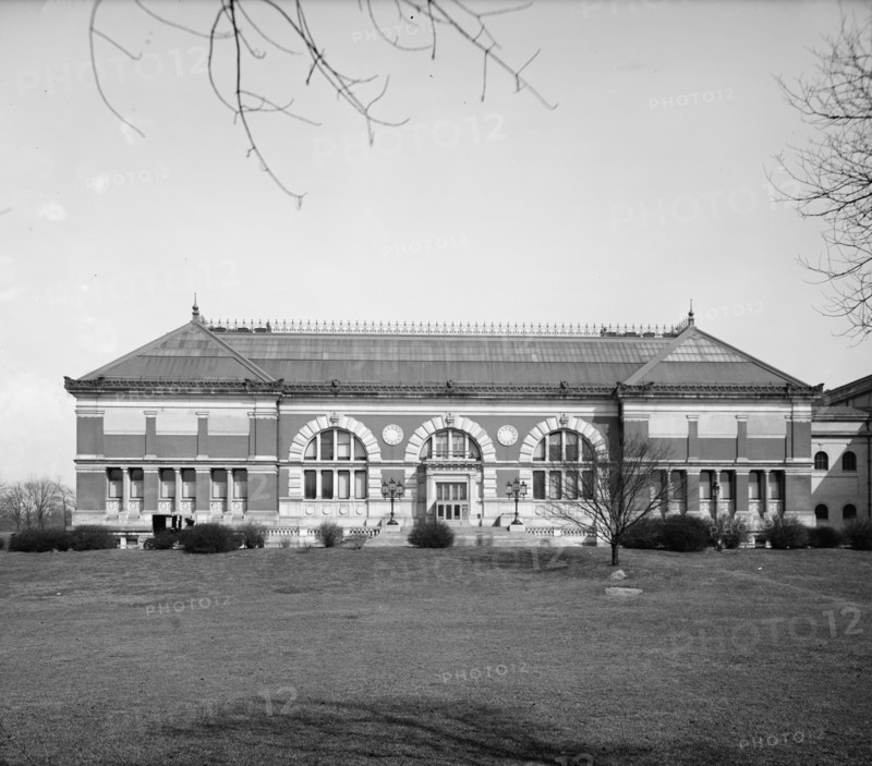 Metropolitan Museum of Art, New York City, between 1900 and 1910. Creator: Unknown.