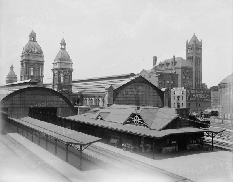 Union Depot, Toronto, between 1890 and 1901. Creator: Unknown.