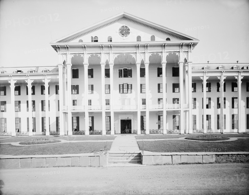 The Front entrance, Hotel Kaaterskill, Catskill Mountains, N.Y., between 1900 and 1905. Creator: Unknown.