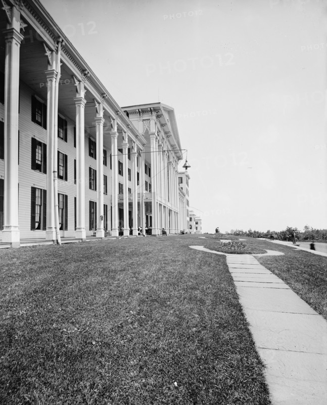 Central facade, Hotel Kaaterskill, Catskill Mountains, N.Y., between 1900 and 1905. Creator: Unknown.