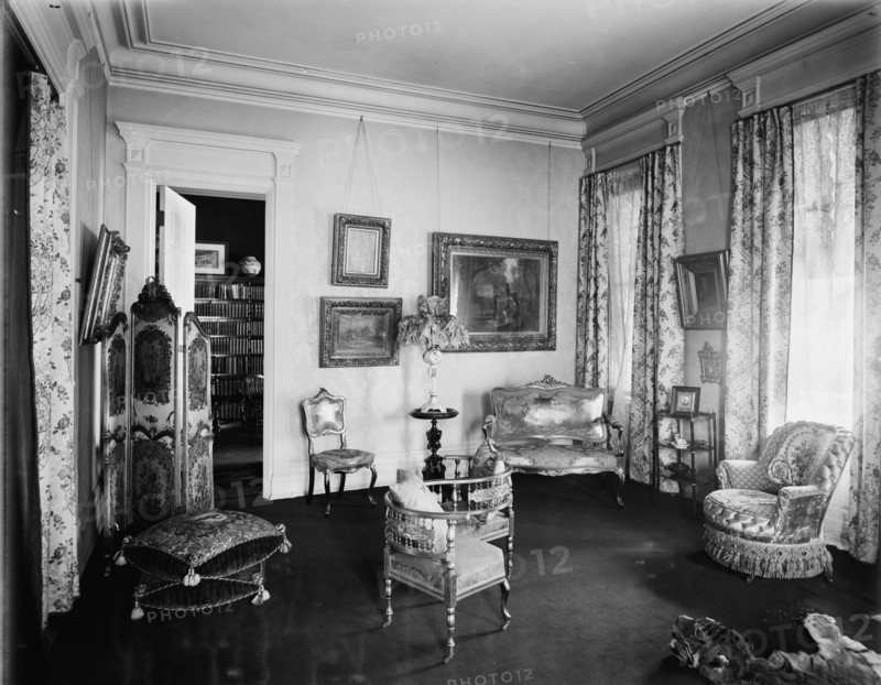 Residence of Mrs. H.C. Parke, parlor, Detroit, Mich., between 1900 and 1910. Creator: Unknown.