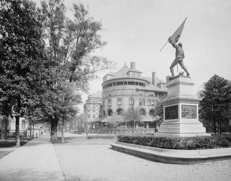 Jasper Monument and the De Soto Hotel, Savannah, Ga., c.between 1910 and 1920. Creator: Unknown.
