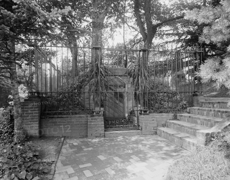 The Old tomb at Mt. Vernon, c.between 1910 and 1920. Creator: Unknown.