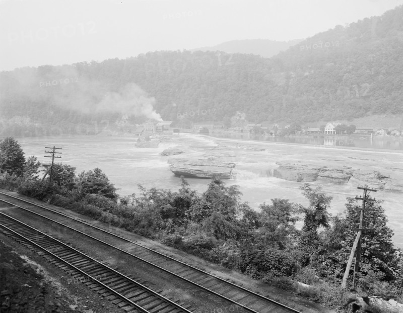 Kanawha Falls, New River canyon, W. Va., c.between 1910 and 1920. Creator: Unknown.