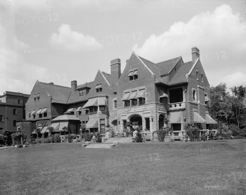 Residence of Franklin H. Walker, 850 Jefferson Avenue, Detroit, Mich., between 1905 and 1915. Creator: Unknown.