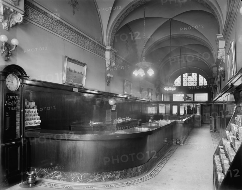 Grand Trunk Western Railroad, ticket office, Detroit, Mich., between 1905 and 1915. Creator: Unknown.