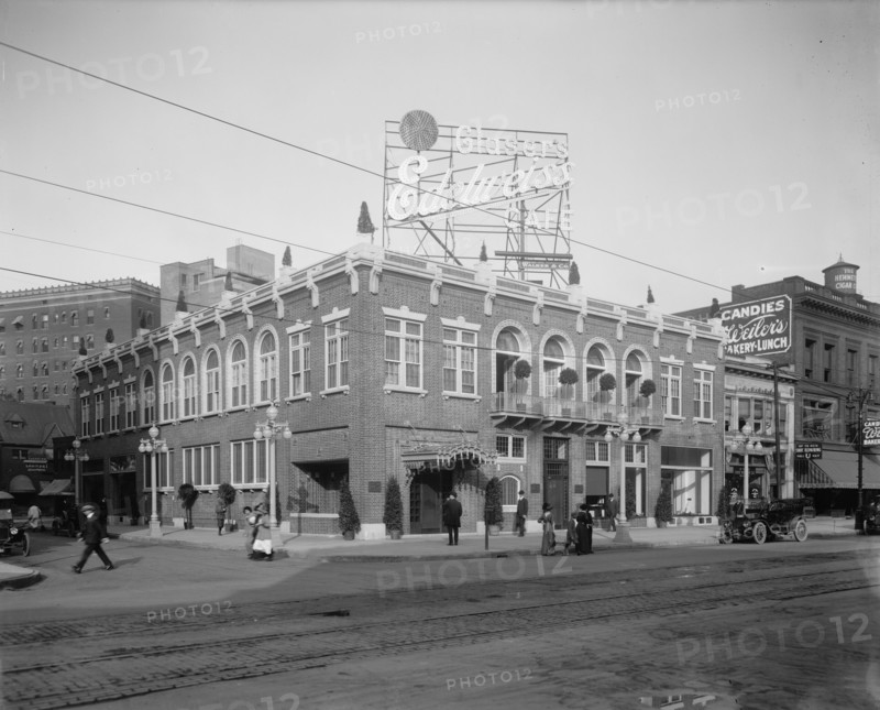 Edelweiss Cafe, Detroit, Mich., between 1905 and 1915. Creator: Unknown.