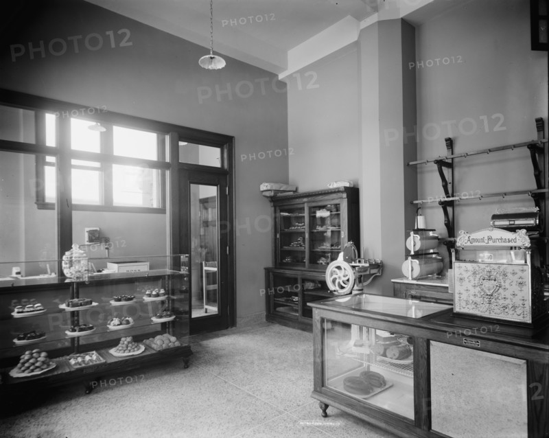 Edelweiss Cafe, delicatessen room, Detroit, Mich., between 1905 and 1915. Creator: Unknown.