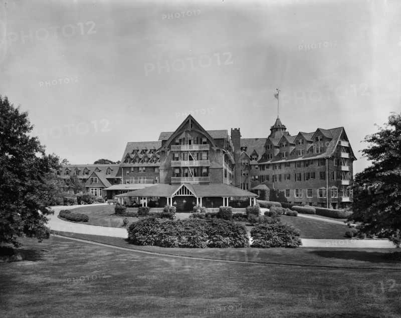 Beautiful Edgewood Inn, Greenwich, Conn., between 1905 and 1915. Creator: Unknown.