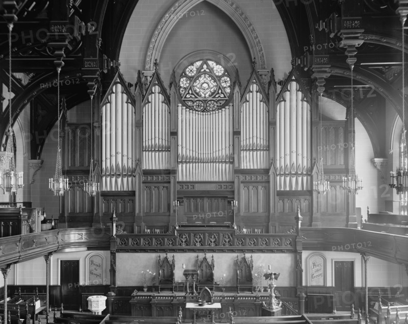 Organ at Fort Street Presbyterian Church, Detroit, Mich., between 1905 and 1915. Creator: Unknown.