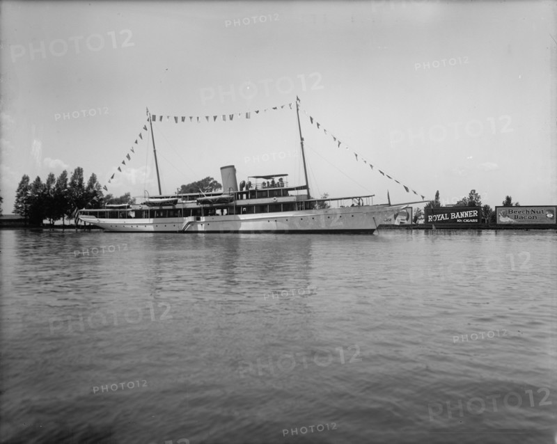 Yacht Caroline of Toledo, St. Clair Flats, Mich., between 1909 and 1915. Creator: Unknown.