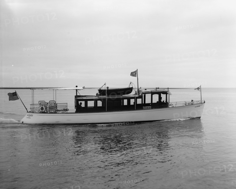 Yacht Rainbow, St. Clair Flats, Mich., between 1907 and 1915. Creator: Unknown.