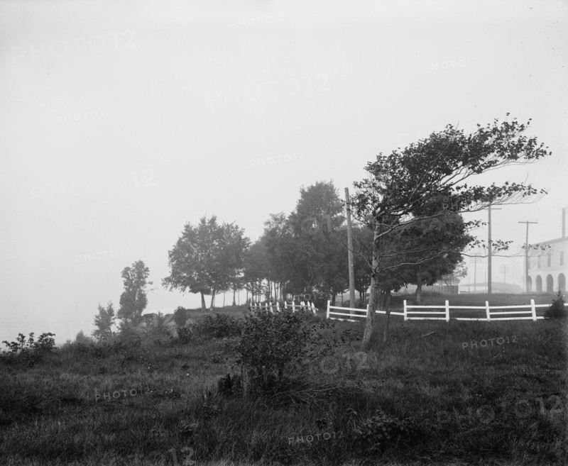 The New Arlington, Petoskey, Mich., between 1900 and 1905. Creator: Unknown.