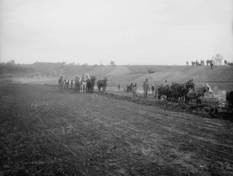 Excavating for new reservoir at Slater, Mo., 1901 Oct 10. Creator: Unknown.