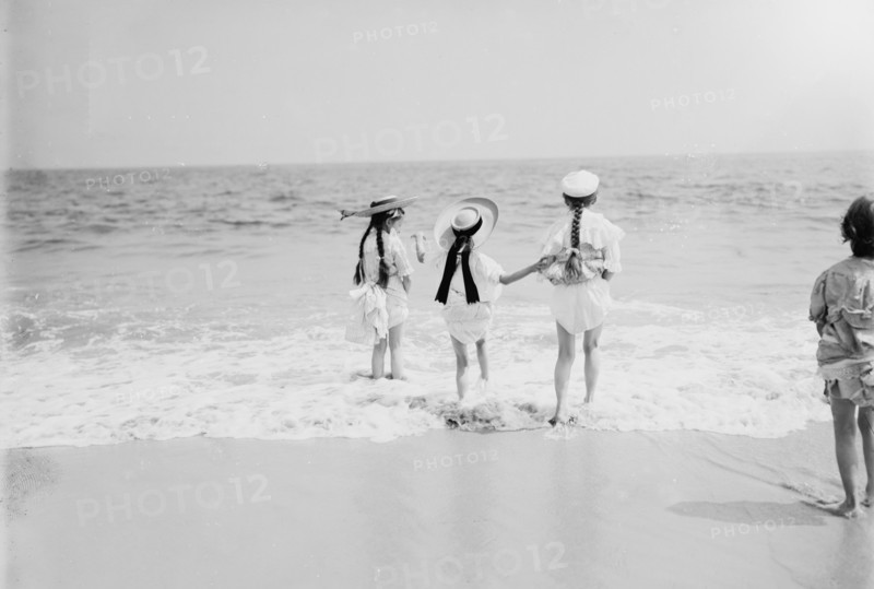 Three little maids agoing to sea, between 1900 and 1905. Creator: Unknown.