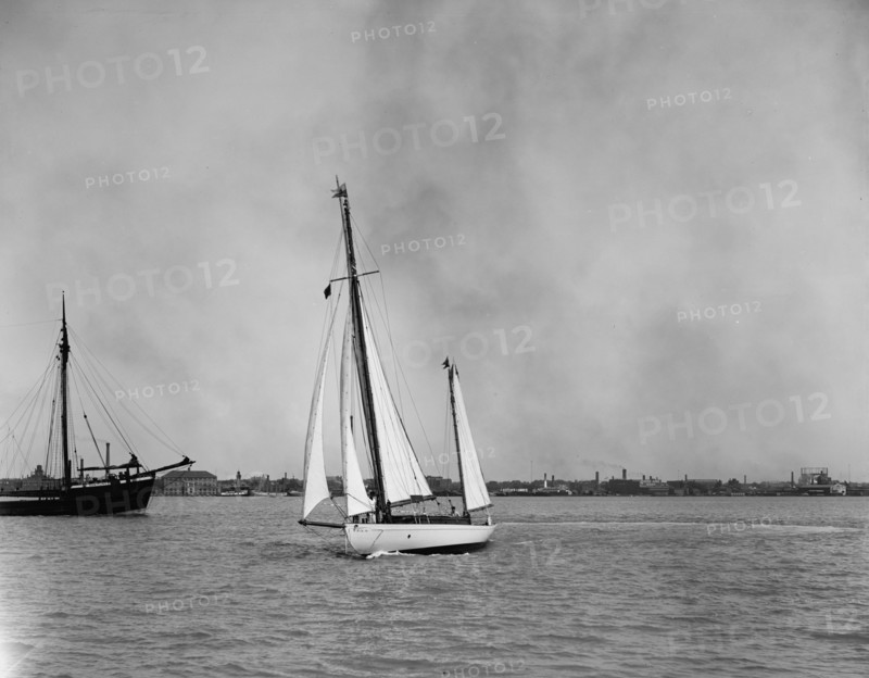 Yacht Vesta, between 1900 and 1905. Creator: Unknown.