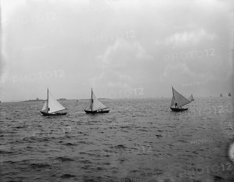 Dory race, I.H. Reg., between 1890 and 1900. Creator: Unknown.
