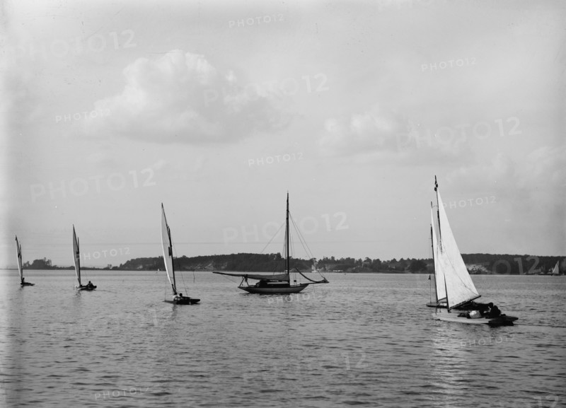 A start, 1899 Sept 9. Creator: John S Johnston.
