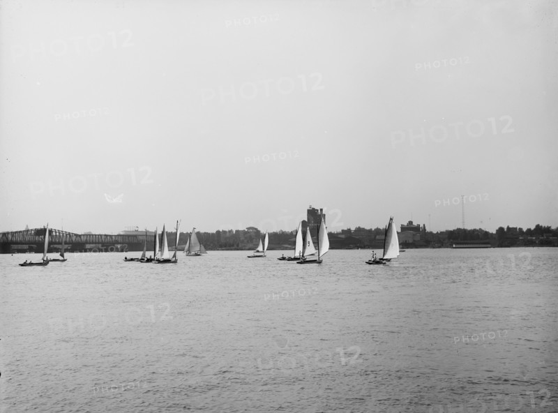 D.B.C.Y. [Detroit Boat Club yacht] regatta, just after the start, between 1900 and 1910. Creator: Unknown.
